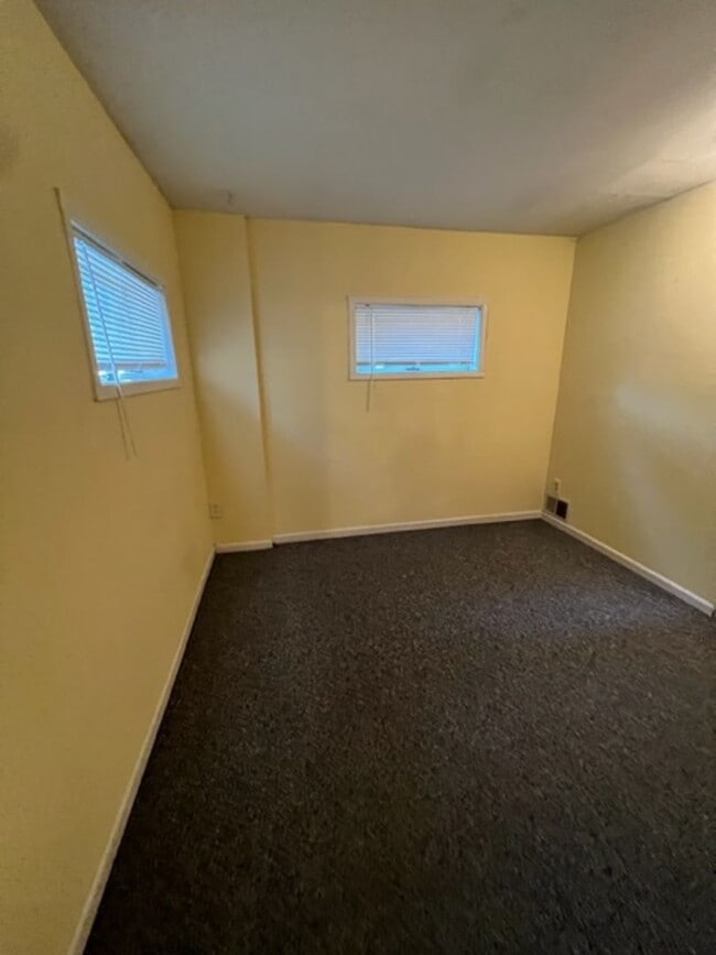 Building Photo - 536 Detroit St