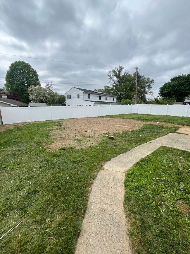 Building Photo - Beautiful brand new 4 bed 2 bath for Rent single home with yard in Levittown