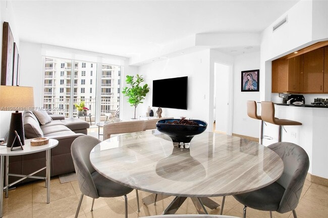 Building Photo - 801 Brickell Key Blvd