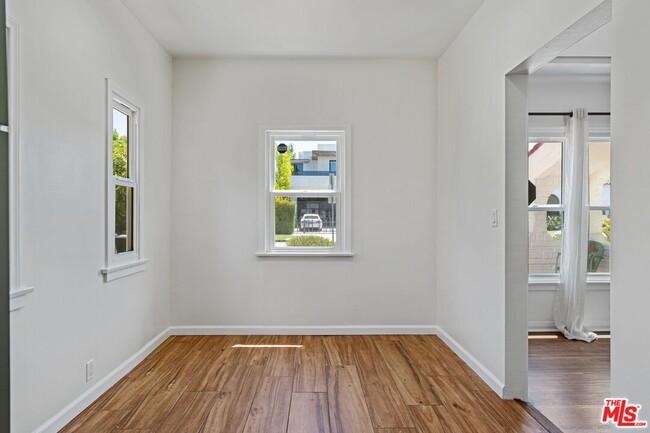 Building Photo - 337 N La Jolla Ave