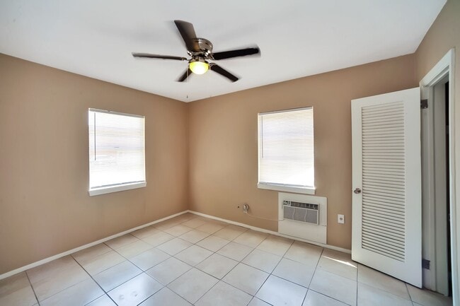 Building Photo - 1420 AVOCADO AVE #11