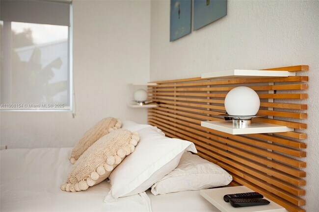 Building Photo - 1050 NW 46th St