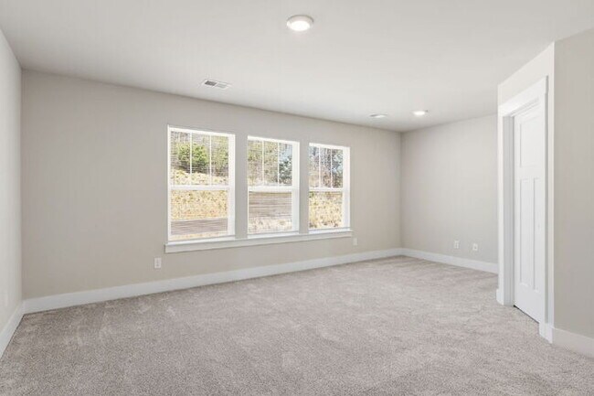 Building Photo - Craftsman 3BD Townhome Near Downtown Greenville | Garage + Granite Kitchen