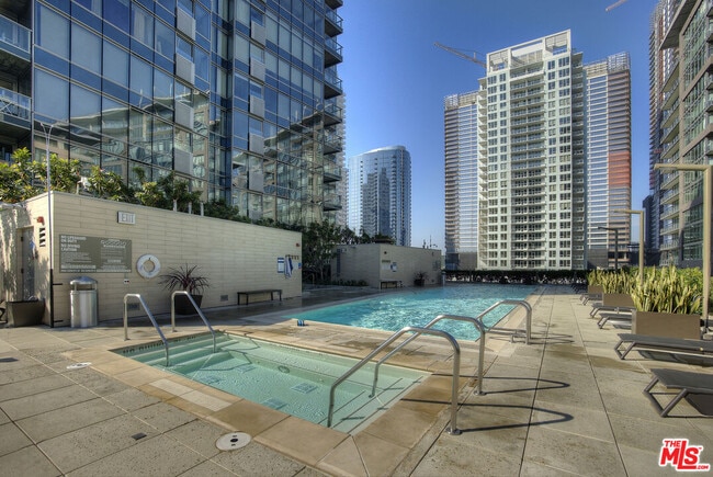 Building Photo - 1155 S Grand Ave