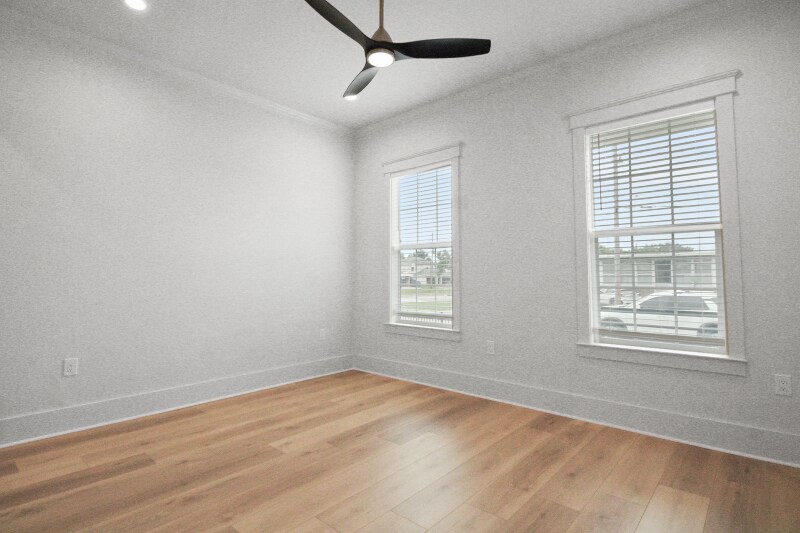 Building Photo - 820 Calvert St
