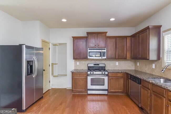 Building Photo - 3096 Montauk Hill Dr NE