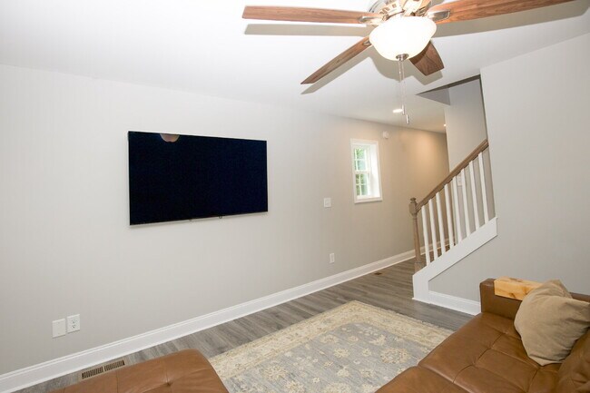 Building Photo - Charming 3-bedroom, 2.5-bath home nestled in the heart of Carthage