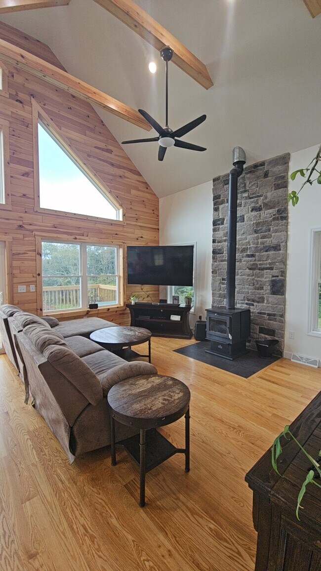 Building Photo - 207 Hawk Run