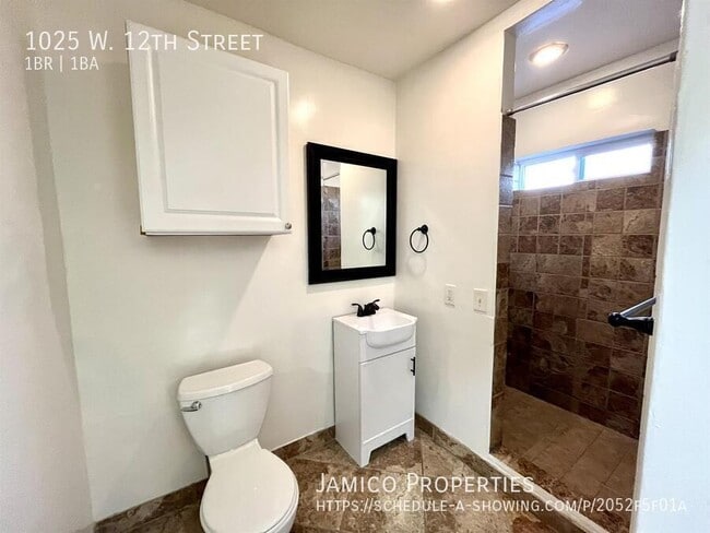 Building Photo - 1025 W 12th St