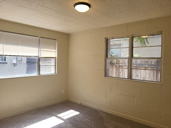 Building Photo - 913 Willow St