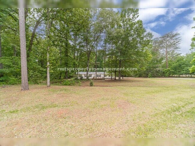 Building Photo - A COUNTRY DREAM! 4BR, 2BATH MANUFACTURED HOME, $1650./month