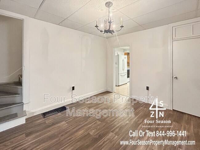 Building Photo - 338 S Locust St