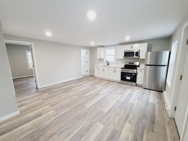 Building Photo - One-Bedroom Apartment for Rent Close to Downtown!