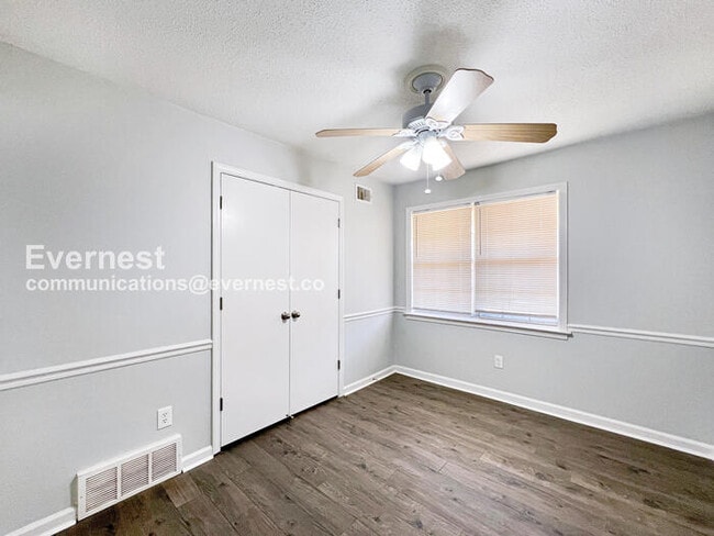 Building Photo - 8541 Bridgewood Dr