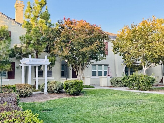 Primary Photo - Lovely Townhouse Located in Lake Elsinore!