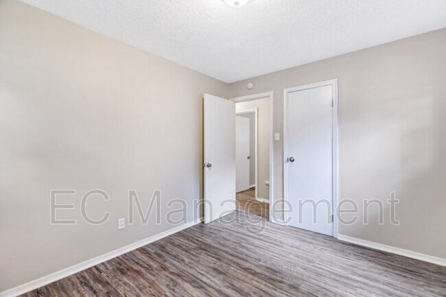 Building Photo - 263 Connolly Dr