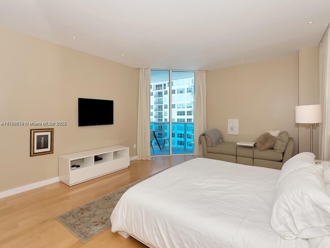 Building Photo - 2711 S Ocean Dr