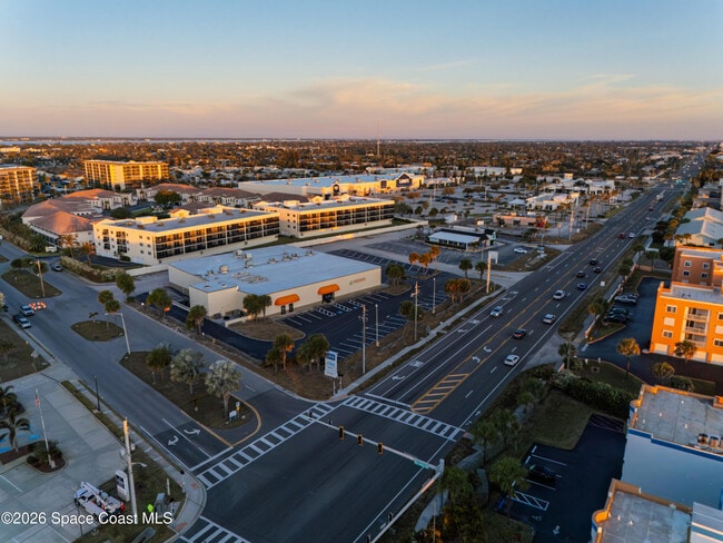Building Photo - 121 Lancha Cir