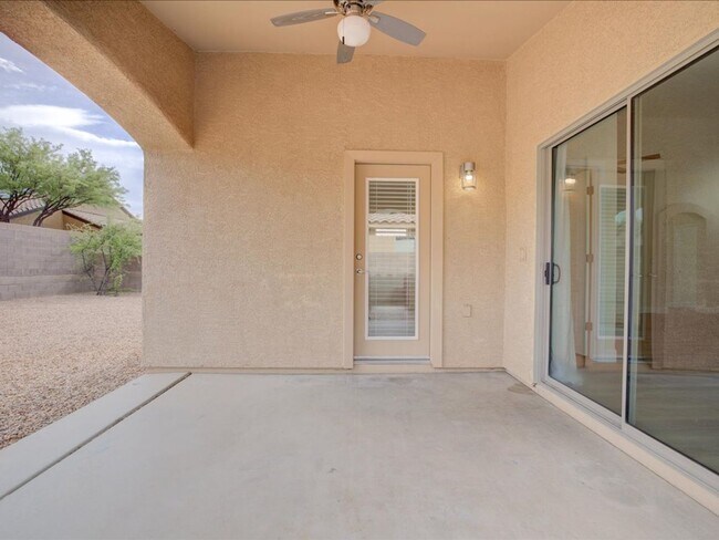 Building Photo - 3 Bedroom 2 Bathroom