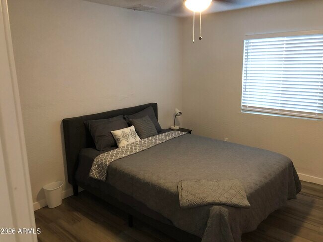 Building Photo - 2912 E Roeser Rd