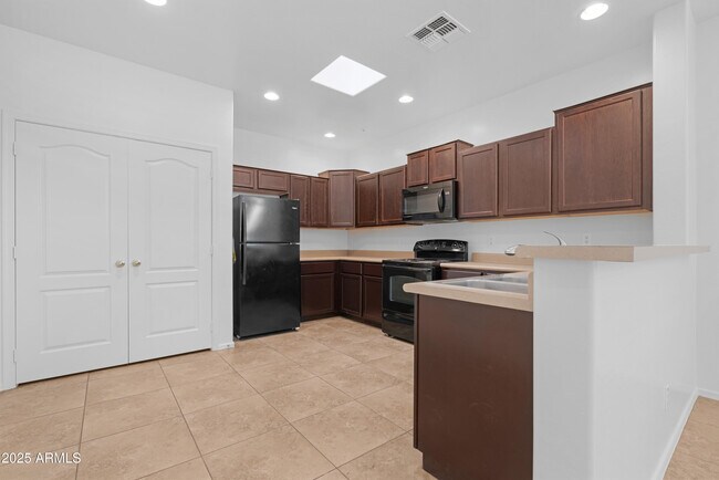 Building Photo - 8940 W Olive Ave