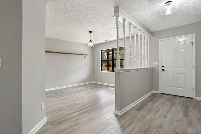 Building Photo - 208 Miner Dr