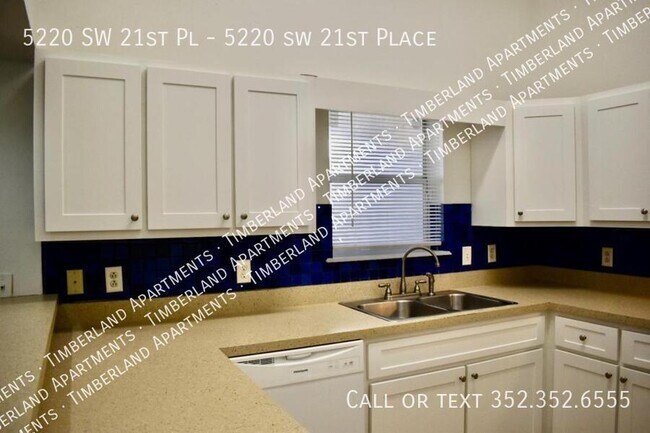 Building Photo - 5220 SW 21st Pl