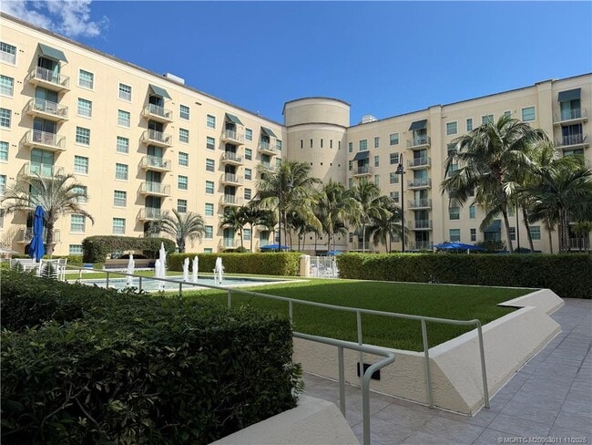 Building Photo - 610 Clematis St