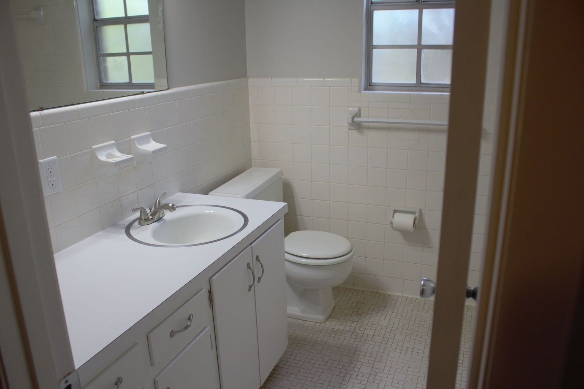 Bathroom #2 - 2504 Choctaw St