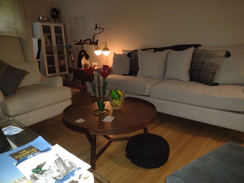 1037 - 1037 Vine Ave