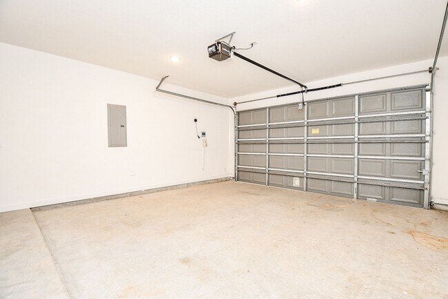 Building Photo - 943 Malibu Shr Ln