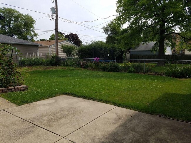 Building Photo - 2626 Pauline Ave