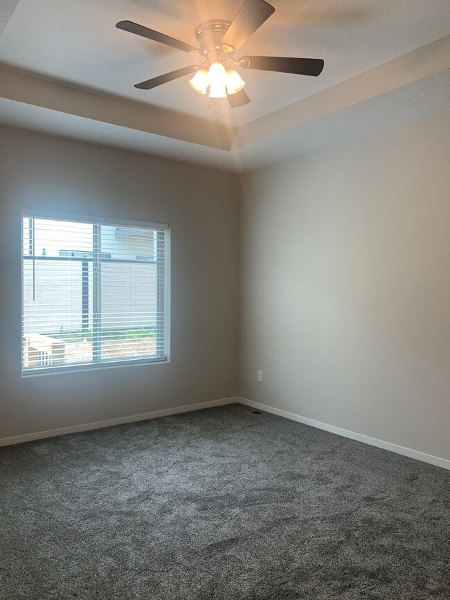 Building Photo - Walkout ranch townhome with 2 stall garage. Spacious 2 bedrooms with walk in closets, 2.5 bathroo...