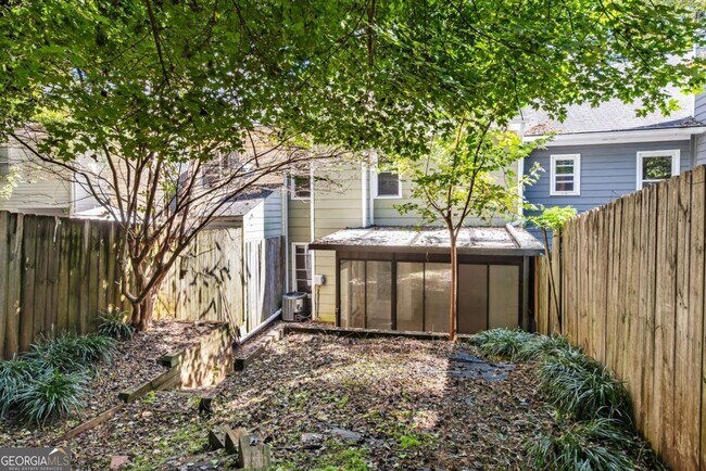 Building Photo - 1420 Old Virginia Ct SE