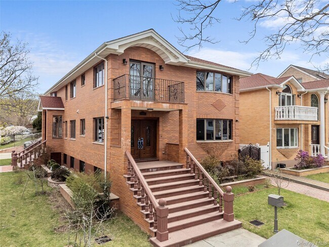 Building Photo - 69-03 Cloverdale Blvd