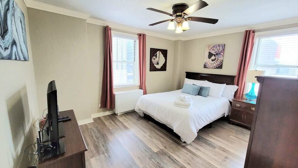 Building Photo - 218 Peachtree St NE