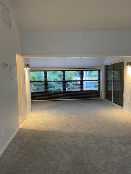 Building Photo - 1401 NE 14th Ct