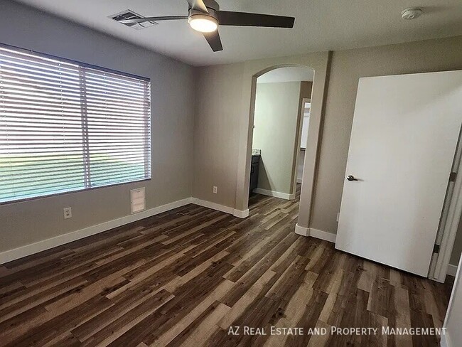 Building Photo - 8642 W Echo Ln