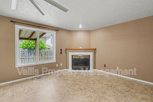 Building Photo - 1075 Mildred Ln SE