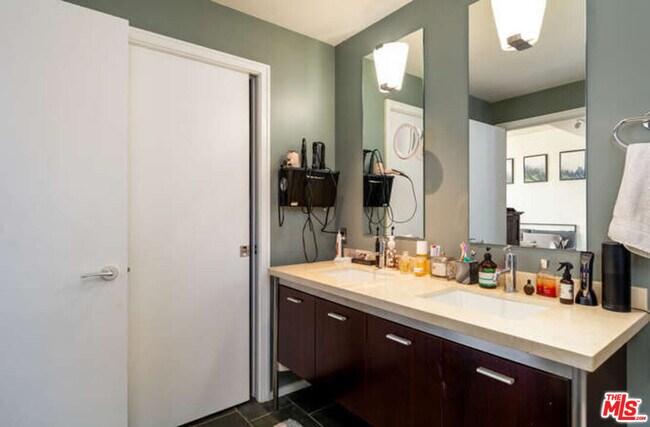 Building Photo - 1155 S Grand Ave