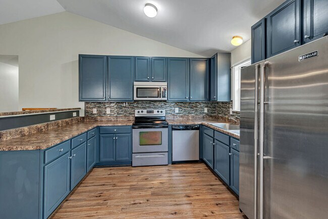 Building Photo - 410 Jasmine Ln