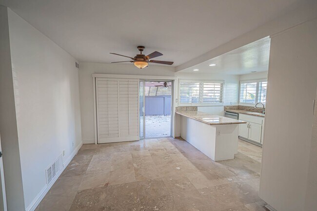 Building Photo - 4-Bedroom Plus Bonus Room Home with Golf Course Views & Community Pool in Valencia!