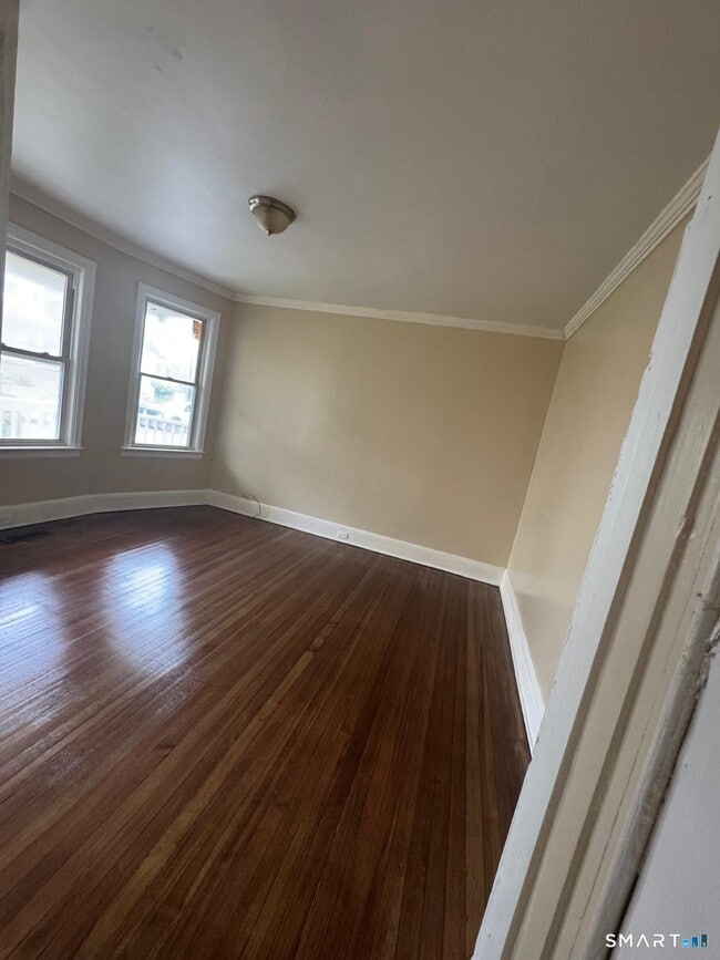 Building Photo - 49 Dover St