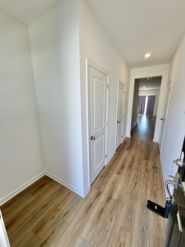 Building Photo - 261 Kenoot Dr