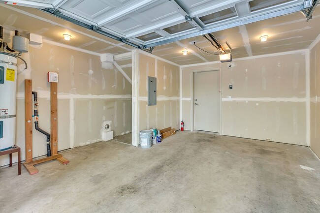 Building Photo - Cheery & Bright Columbia City Townhome