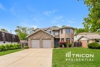 Building Photo - 7944 Lamon Ave