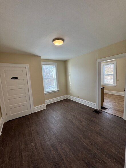 Building Photo - 442 Oneida St