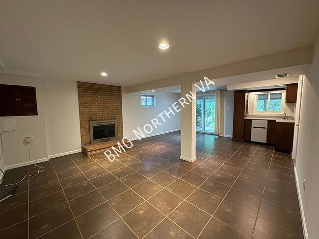 Building Photo - 5406 Gainsborough Dr