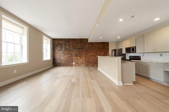 Building Photo - 33 Letitia St