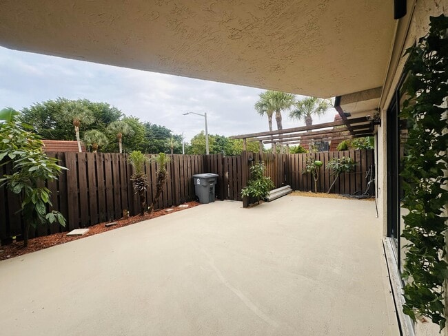 Building Photo - 8559 Boca Rio Dr